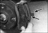  Замена колодок дисковых тормозных механизмов передних колес Skoda Felicia