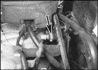  Снятие, проверка состояния и установка контрольного клапана вакуумного усилителя тормозов со шлангом Skoda Felicia