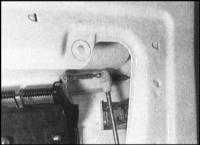  Снятие и установка дверных ручек и компонентов замка Skoda Felicia