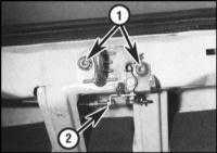  Снятие, установка и регулировка компонентов замка двери задка Skoda Felicia