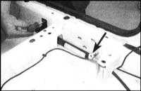  Снятие и установка компонентов ремней безопасности Skoda Felicia
