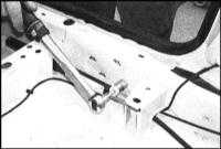  Снятие и установка компонентов ремней безопасности Skoda Felicia