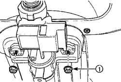 Расположение верхних гаек (1) крепления рулевой колонки